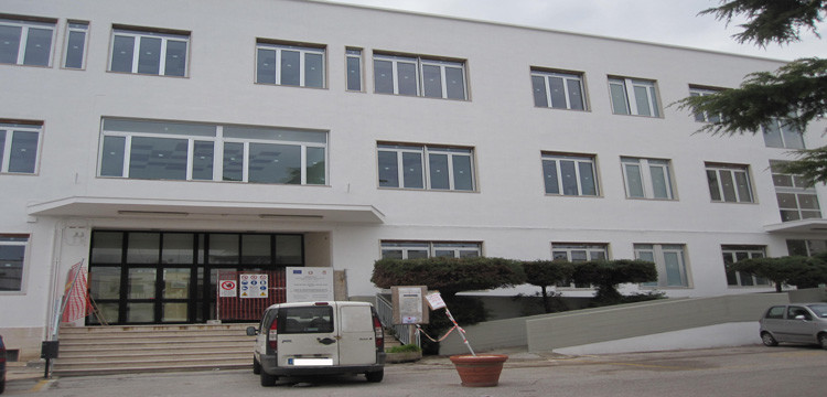 PPI: furto e scritte sui muri
