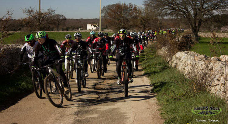 Magicamente tutti in bici: la tappa nocese accoglie 340 bikers Magicamente tutti in bici: la tappa nocese accoglie 340 bikers