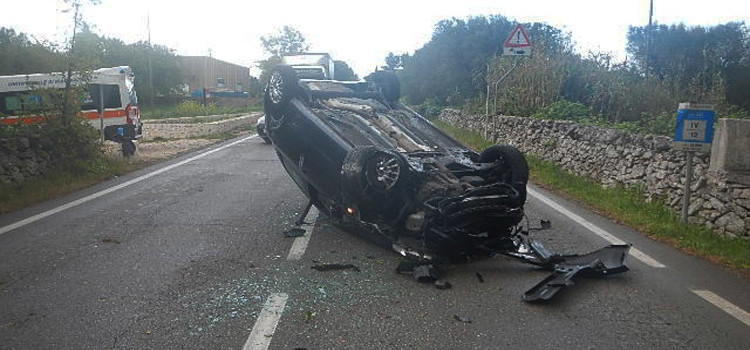Incidente sulla SP239, auto ribaltata