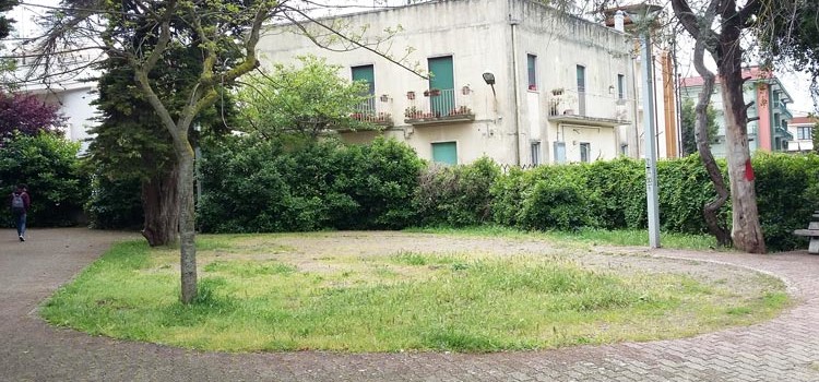 La giostra che non c’è: “Queste giostrine non s’hanno da fare”