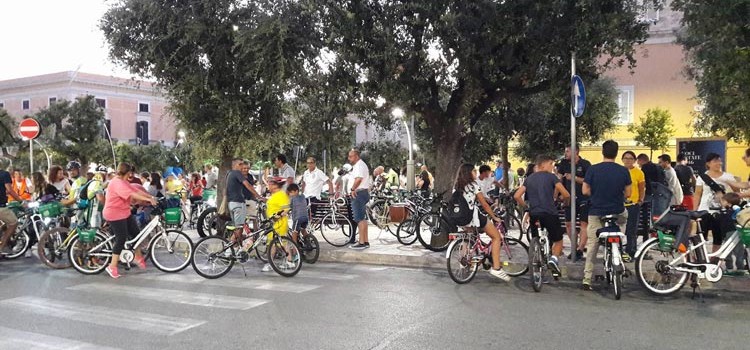 Pedalata sotto le stelle: terza edizione di successo