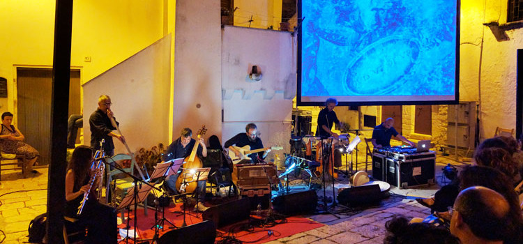 “Memoriae cantus”: viaggio tra le ninne nanne della tradizione pugliese, greca e mediorientale “Memoriae cantus”: viaggio tra le ninne nanne della tradizione pugliese, greca e mediorientale