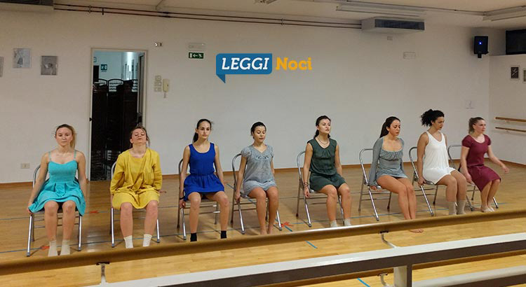 spettacolo-danza-ballerine-colorate