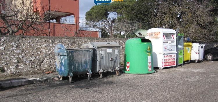 Atti incendiari, tre cassonetti dati alle fiamme