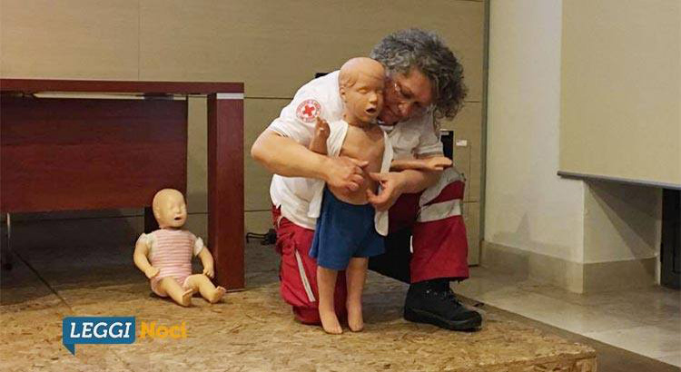 cri-pratiche-salvavita-bambini-simulazione