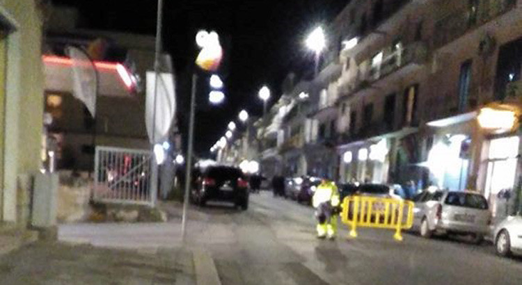 Chiusa strada per nuova attivià, protesta sui social