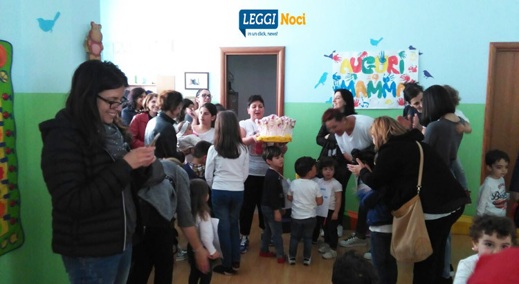 Festa in ludoteca: i bambini omaggiano le mamme
