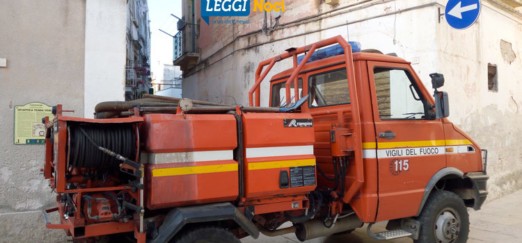 Rimane chiusa in casa, intervengono i Vigili del Fuoco