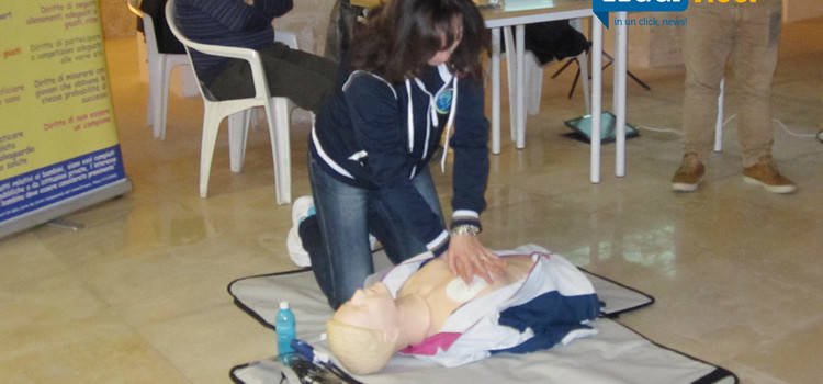 Boccone ostruisce esofago, 74enne salvato da istruttrice BLSD