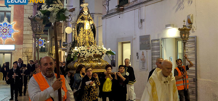 La banda cittadina e Brando Rossi omaggiano l’Addolorata tra musica e comicità