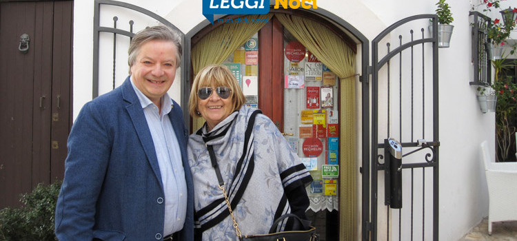 Anna Moroni visita il centro storico di Noci