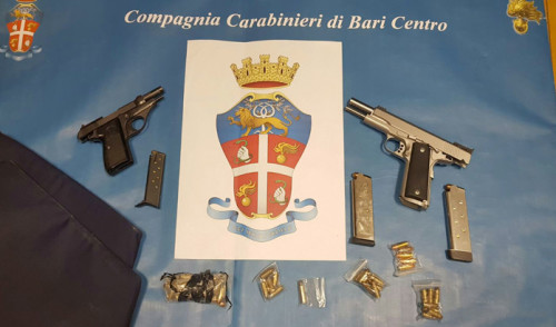 Interrotto summit criminale a Japigia: sequestrate due pistole e un giubotto antiproiettile