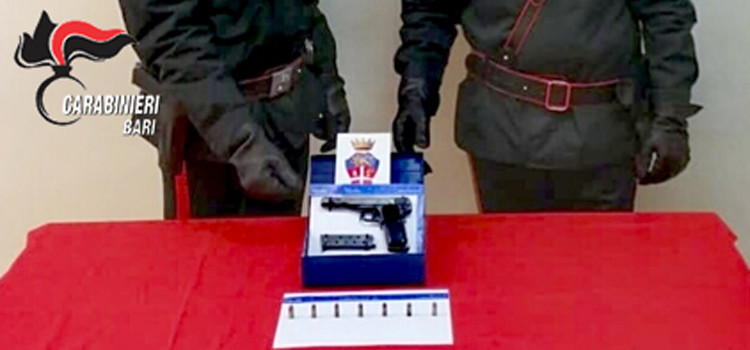 Nasconde una pistola in casa, arrestato dai Carabinieri un 37enne