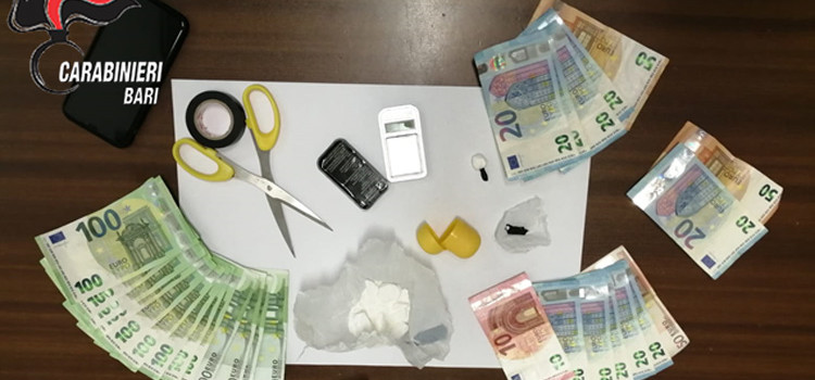 Sorpreso con la cocaina. Arrestato un pusher 23enne